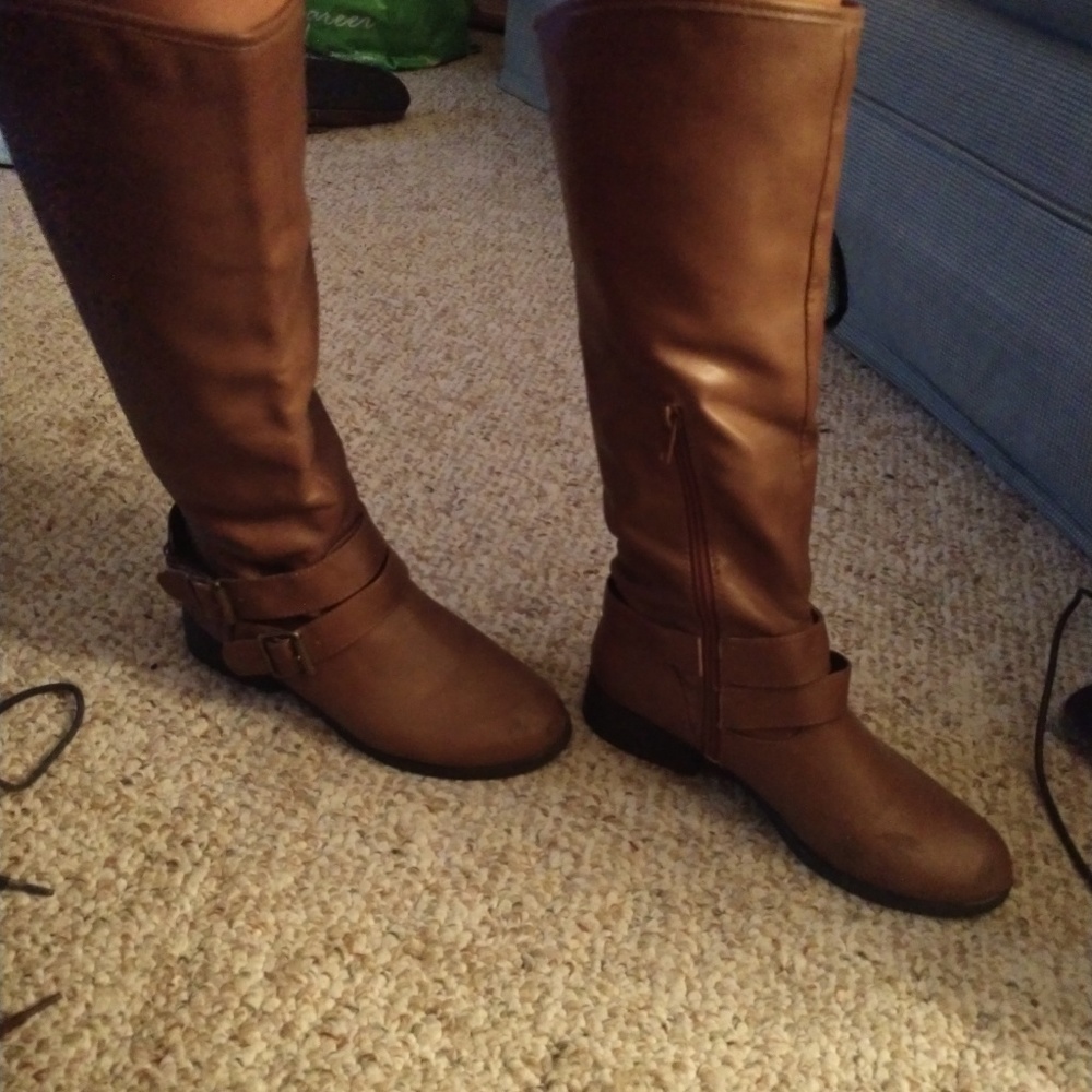 Brown leather boots - Picture 2 of 2